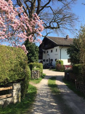 Großzügige 4-Zimmer-Wohnung mit Balkon & Wintergarten in Chieming