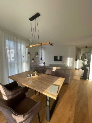 Helle, offene 2-Zimmer Wohnung mit West-Balkon und EBK, Bezug ab 15.11.2025