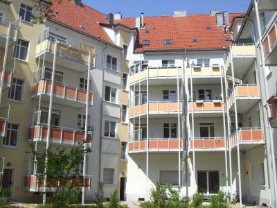 Zentrale 2,5-Zimmerwohnung mit Wintergarten und Balkon!
