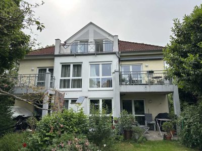 "Penthouse-Feeling": 80 m2 Wohnfl. 100 m2 Grundfl. - Neu renoviert mit modernen neuen Einbauküche