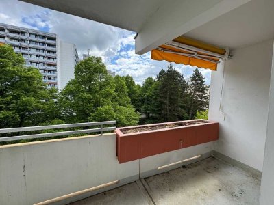 Komfortable 2-Zimmer Wohnung im 4. OG mit Loggia