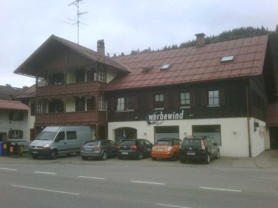 Ansprechende, vollständig renovierte 3-Zimmer-Erdgeschosswohnung mit Balkon in Oberallgäu (Kreis)