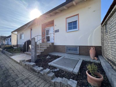 Charmanter Bungalow in verkehrsberuhigter Lage mit Garage