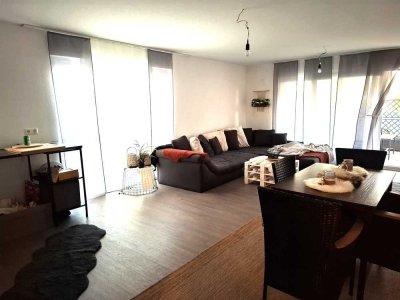 In Dettingen an der Erms: Gepflegte Neubau Erdgeschosswohnung mit drei Zimmern