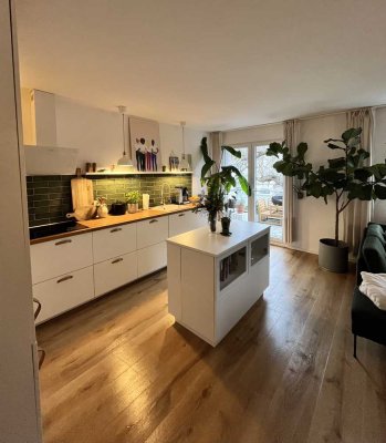 Schöne Wohnung mit Balkon, Einbauküche und Garage im Kaiserviertel