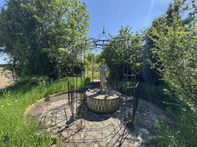 Außergewöhnliches Einfamilienhaus mit zwei Wohneinheiten, Garten und Gästehaus – am Ortsrand im Grünen und dennoch stadtnah