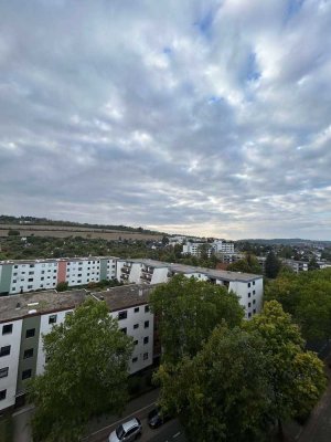 Bezugsfreie 3-Zimmer-Wohnung mit Fahrstuhl, Balkon und Weitblick