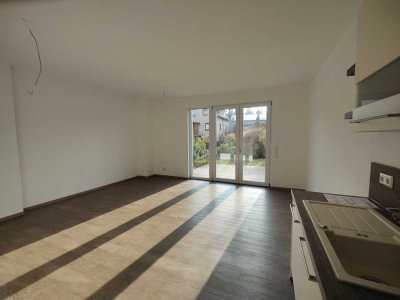 Helle 2-Zimmer-EG-Wohnung mit Terasse und Einbauküche