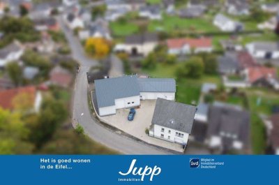 Geschmackvoll saniertes Eifeler Bauernhaus mit Wintergarten, Scheunen, Terrasse und Garten, Berndorf