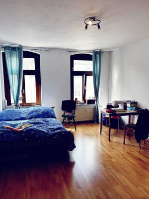 Große, helle 2-Zimmer-Wohnung im schönen Brühl