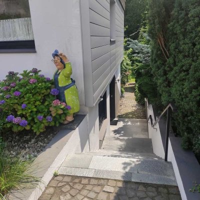 Geschmackvolle 1-Zimmer-Souterrain-Wohnung mit Einbauküche in Velbert