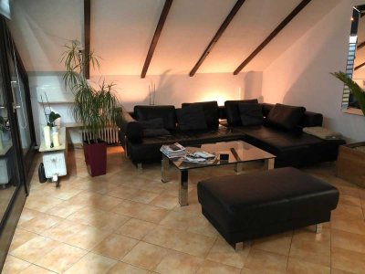 Traumhafte 3 ZKB DG Wohnung mit Klimaanlage gehobene Ausstattung