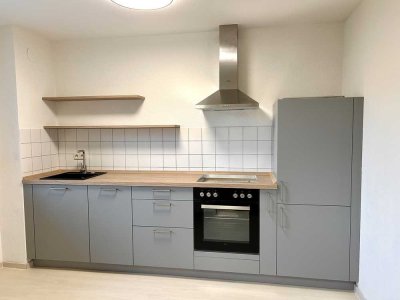 Modernisierte 2,5-Zi-Whg in KA-Oststadt - mit Einbauküche, Balkon und TG-Stellplatz