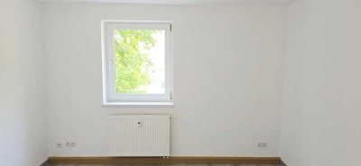 2-Raum-Wohnung (Küche/ Bad/ Flur) mit Stellplatz/ Keller/ Dachboden + Umzugsbonus - sofort Verfügbar