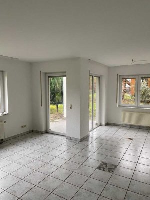 Großzügige 2-Zimmer-Wohnung im DG zu vermieten