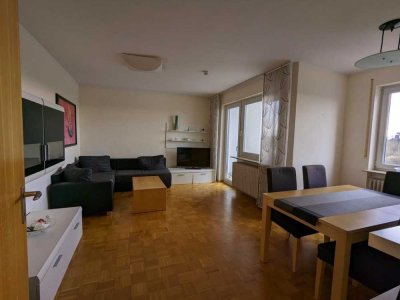 Stilvolle 2-Zimmer-Wohnung mit Südbalkon, Parkett, modernem Bad und Einbauküche in Ulm