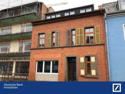Solides Reihenmittelhaus in Neuwied – entkernt und bereit für Ihren Ausbau