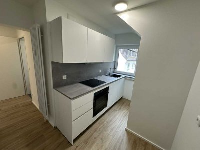 Vollständig renovierte 2,5-Zimmer-Wohnung in Ulm-Mitte mit Balkon, Aufzug, TG, Keller