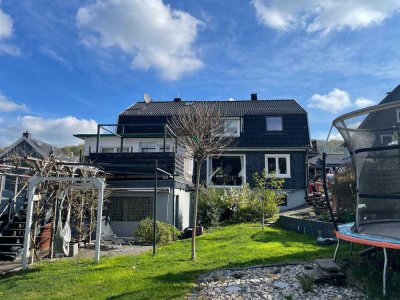 Charmantes Fachwerkhaus mit großem Garten & vermieteter Lagerhalle in Remscheid-Hasten