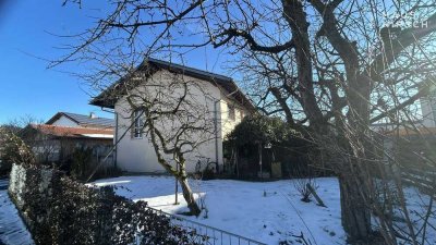 Neuwertig saniertes 2-Familien-Haus zu verkaufen mit Wärmepumpe und großem Grundstück