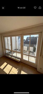 Sonnige 3-Zimmer Maisonettewohnung mit Einbauküche, Balkon und Tiefgarage in 74343 Sachsenheim