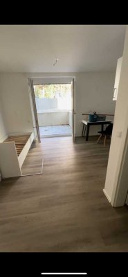 Exklusive 1-Raum-Souterrain-Wohnung für Studenten mit Terrasse und Einbauküche in Augsburg