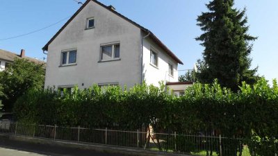 Freistehendes Einfamilienhaus mit Einliegerwohnung auf attraktivem, knapp 1000 qm großem Grundstück