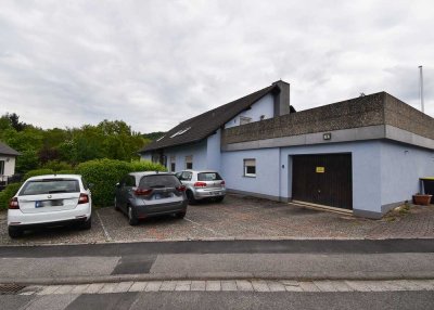 2-Zimmer-Dachgeschosswohnung mit Kfz-Stellplatz und über 4,8 % Rendite in Zeil am Main