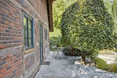 Reetdachkate mit Seele – stilvoll saniertes Landhaus in bester Lage von Reinbek