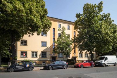 Denkmalgeschützte 2-Zimmer-Wohnung mit Balkon in der Nähe des Altenberger Platzes in Dresden