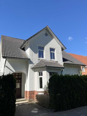 Charmantes Haus zu vermieten ca 170m² mit Garten & Garage Einfamilienhaus