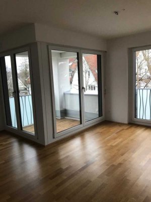 Moderne sonnige 2-Zimmer-Wohnung mit Balkon