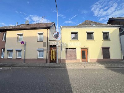 Viel Platz für Ihre Ideen: Zwei modernisierungsbedürftige Einfamilienhäuser in MG-W