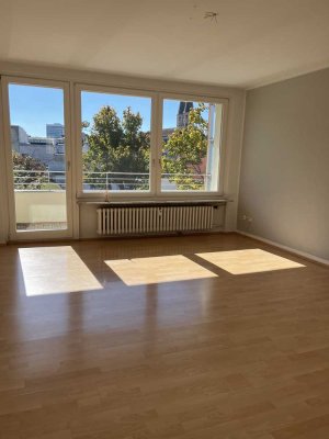 Wir renovieren für DICH! 3-Zimmer-Wohnung mit Balkon, Innenstadt