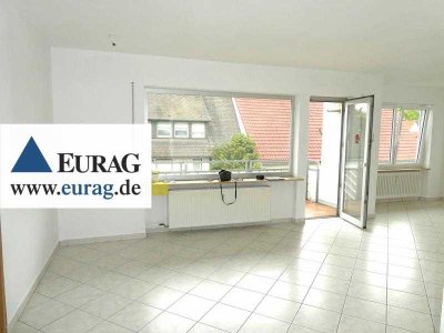 N-Werderau: Schöne 3-Zi-Whg. im 1.OG eines 3-FH, großer Balkon, Blick ins Grüne, Garage, 2 Keller