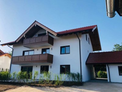 Neuwertig mit großem Balkon: sehr ansprechende 3-Zimmer-Wohnung in Waging am See