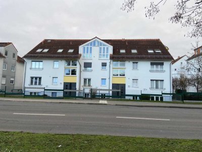 In Raunheim: Gepflegte Wohnung mit drei Zimmern und Balkon