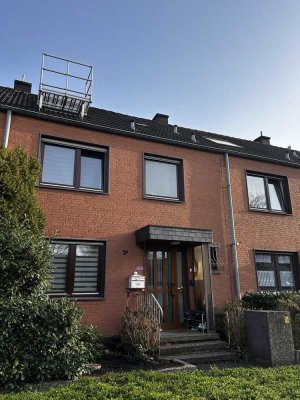 Renoviertes 6-Zimmer Einfamilienhaus mit Garage in Köln-Lindweiler