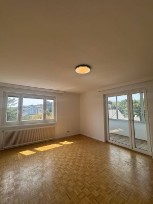 Frisch sanierte 2- Zimmer - Wohnung mit traumhafter verglaster Loggia