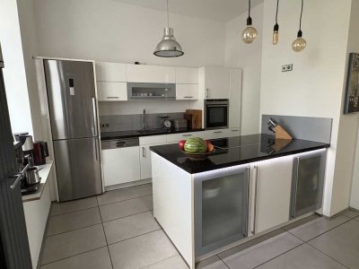 Stilvolle, kernsanierte, Maisonette-Altbauwohnung