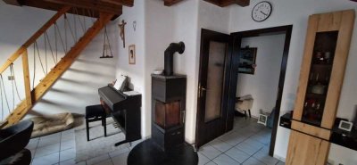 Zentral in Pfullingen. Gepflegte, ruhige 4-Zimmer-DG-Wohnung mit Dachterrasse und Einbauküche