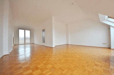 Sehr schicke und sehr sonnige Dachgeschosswohnung mit Terrasse in Unter St.Veit