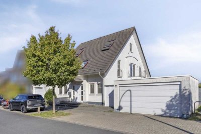Architektenhaus zum Direktbezug, mit schönem Garten und Schwimmteich in Köln-Blumenberg