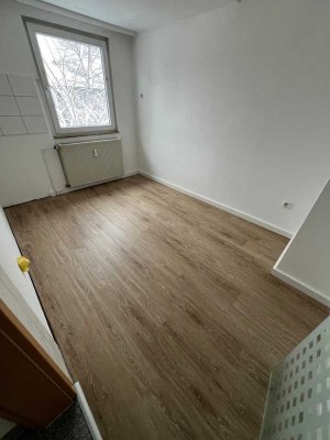 2 Zimmer Dachgeschosswohnung, renoviert,stadtzentral,bezugsfertig,hell und gemütlich