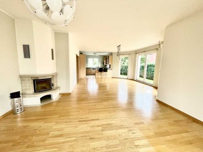 Geräumige, helle und gepflegte 6-Raum-Wohnung mit geh. Innenausstattung