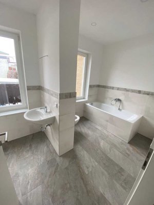 Schöne und neuwertige 3,5-Zimmer-Wohnung mit lux. Innenausstattung mit Balkon in Limbach-Oberfrohna