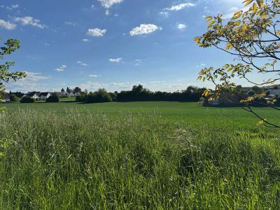 "Wohnen Sie in sehr beliebter Randlage, direkt angrenzend zur Natur." Moderne DHH in Erdmannhausen.