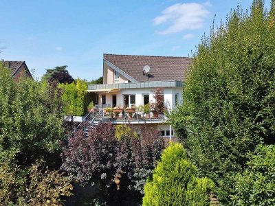 HELL, MODERN, ANSPRECHEND - GENERATIONENHAUS MIT ZWEI EIGENTUMSWOHNUNGEN, SCHÖNEM GARTEN, U.V.M