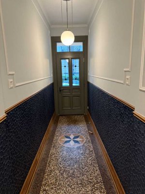 Stilvoll renovierte, elegante 3-Zimmer Altbau-Wohnung im 3. OG mit Balkon in Frankfurt Westend-Nord