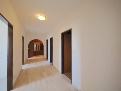 Traumfernblick: 4-Zimmer-Wohnung mit Panoramaloggia, Klima &amp; 2 Stellplätzen in Wiener Neudorf!